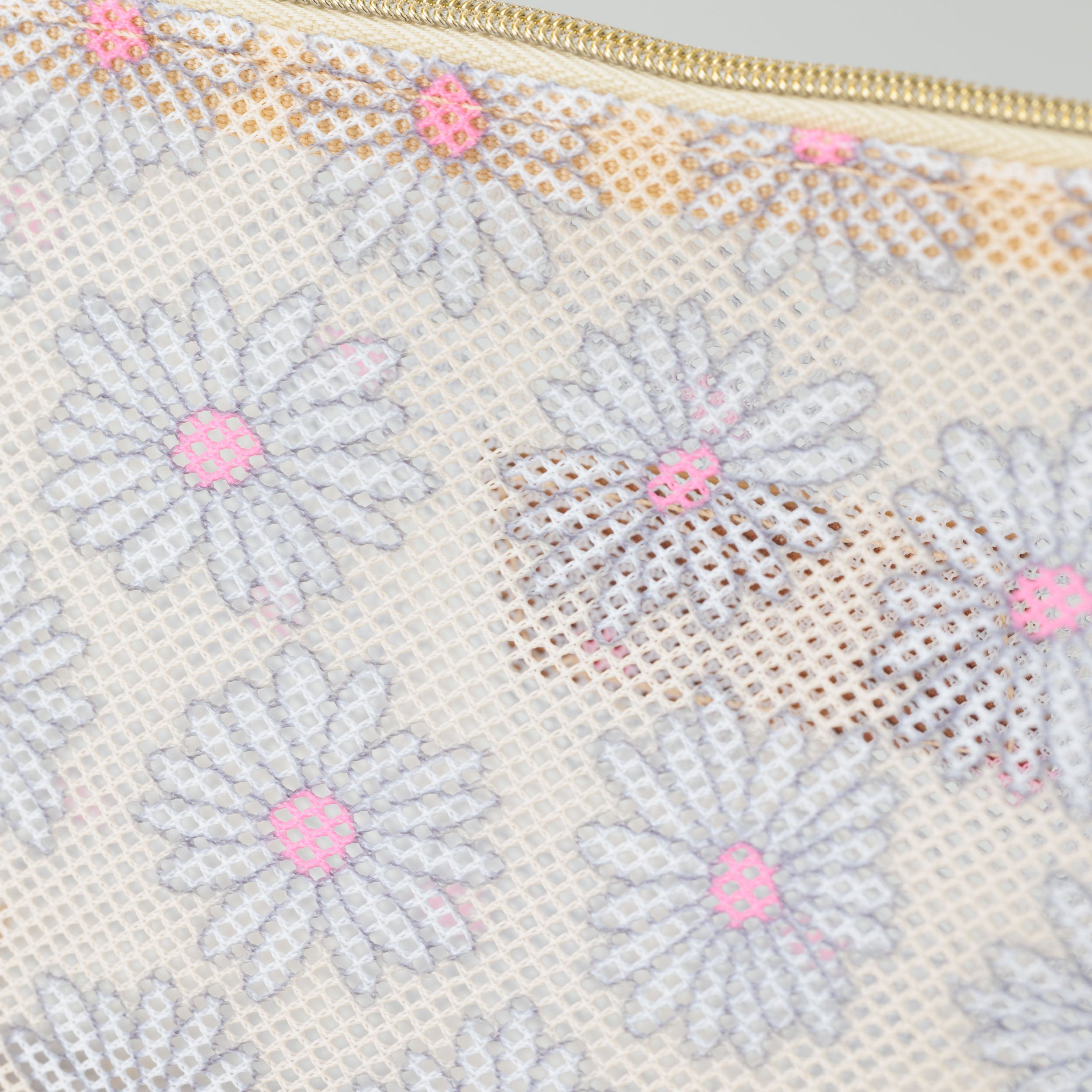 プリントメッシュポーチ＜ラブリー・デイジー＞