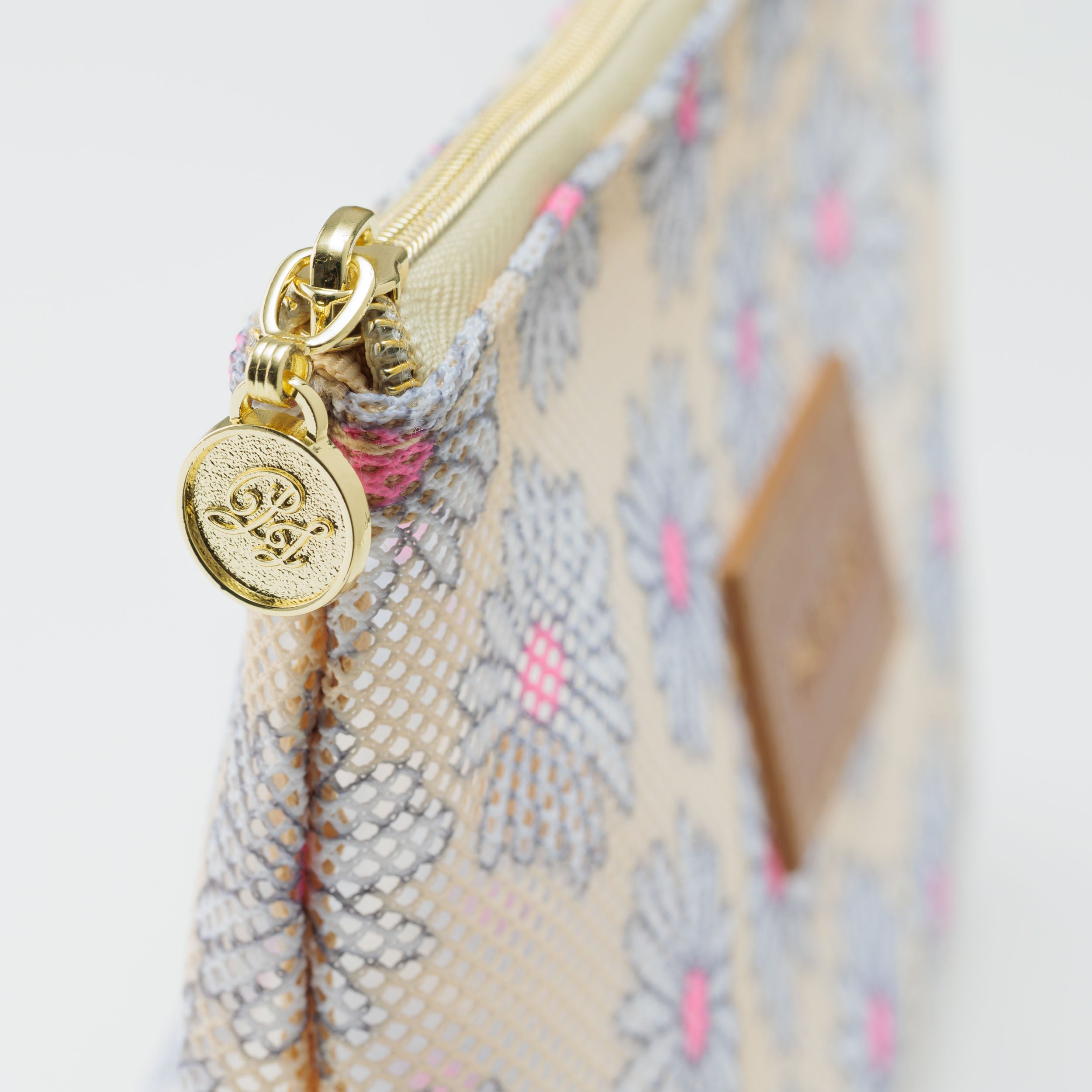 プリントメッシュポーチ＜ラブリー・デイジー＞