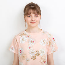 クリザンテーム柄 Tシャツ（ピンク）