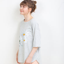 デイジー柄 Tシャツ（ライトグレー）