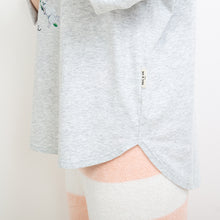 デイジー柄 Tシャツ（ライトグレー）